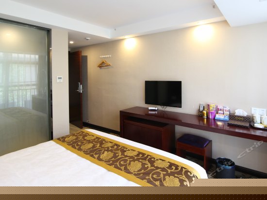 精品阳光大床房