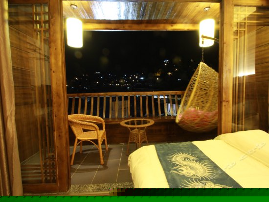 3楼豪华独立观景阳台全景大床房