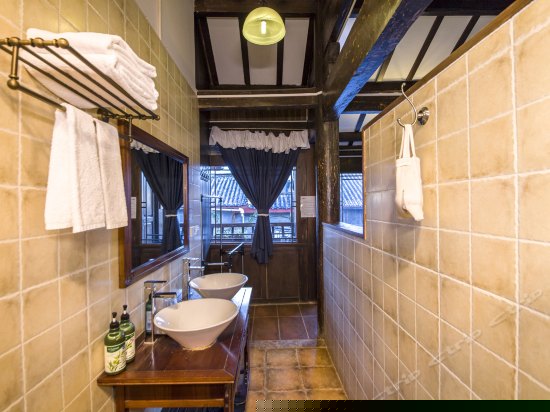 二楼奢华大床房