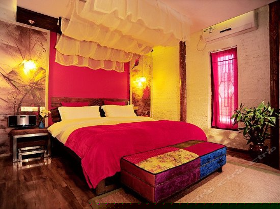 莲花居豪华东南亚大床房