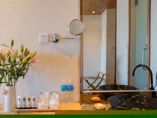 豪华湖景大床房