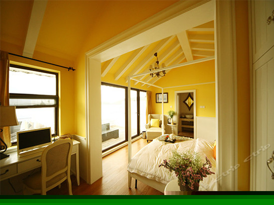 滨水露天浴缸海景房