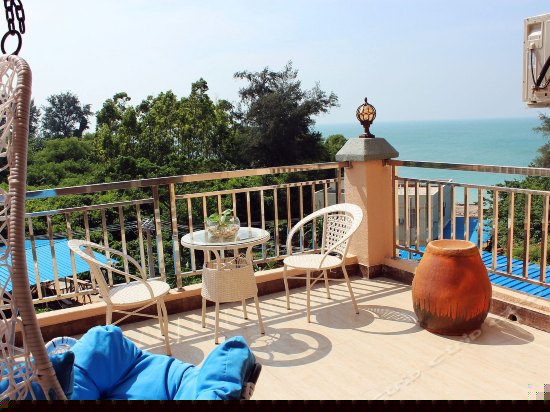 无敌海景情侣大床房