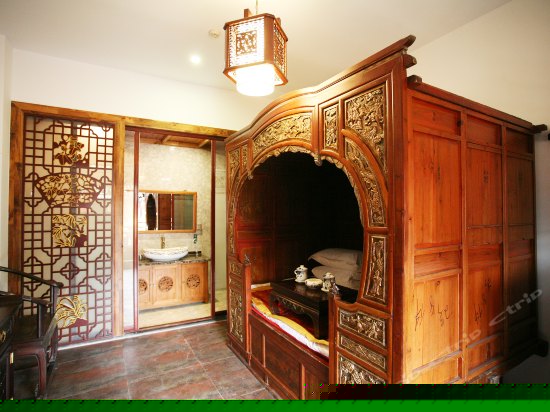 豪华龙凤架子床房