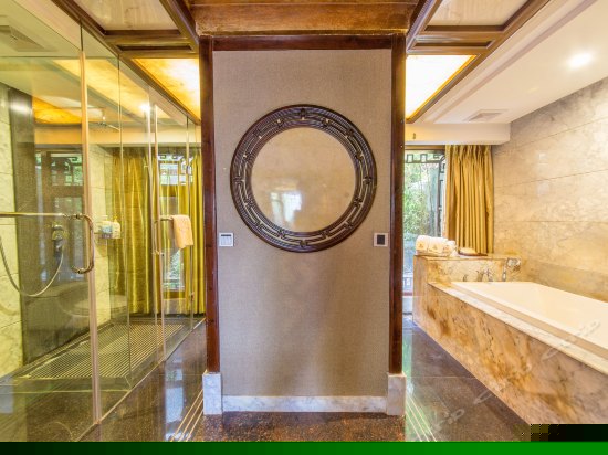 尊尚繁花大床房