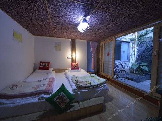 一楼复古榻榻米房