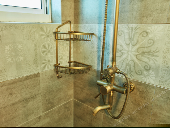 顶楼大阳台观景五房套房