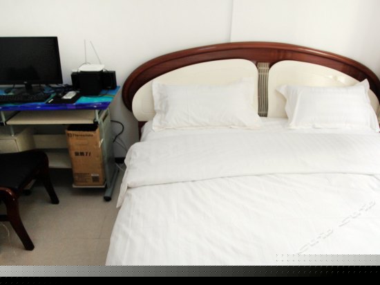 豪华情侣电脑大床房