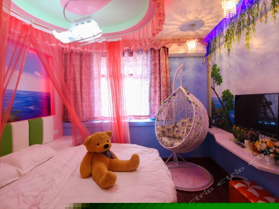 豪华吊篮圆床房