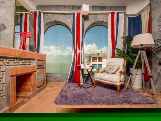 正面270°临水阳台海景大床房（观苍洱）