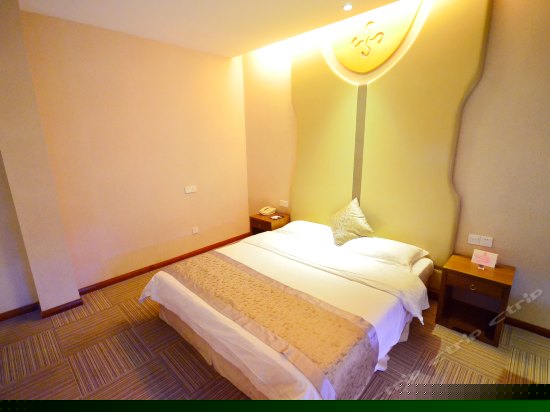 经济大床房（无窗）