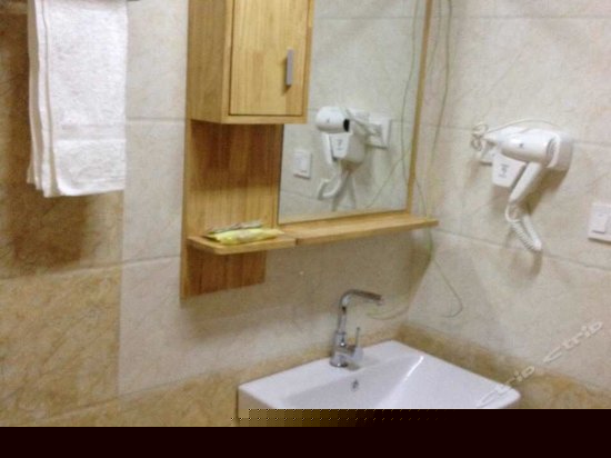 休闲娱乐三人间