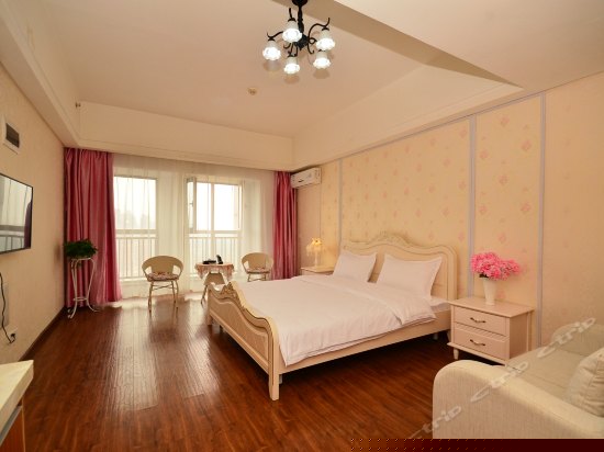 欧式湖景大床房