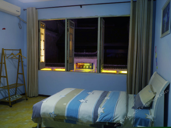 温馨山景标准间