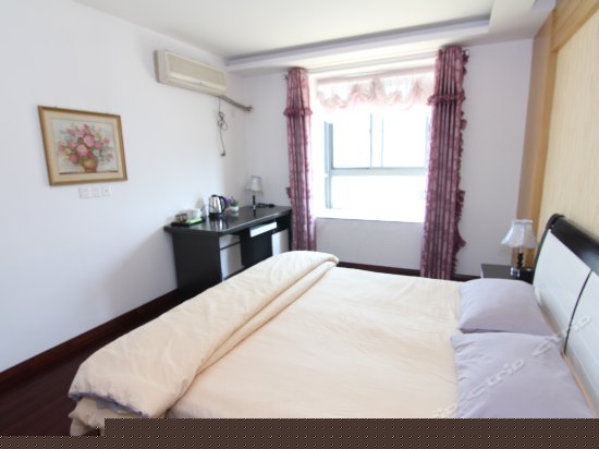 豪华实木大床房