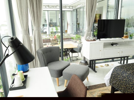 豪华水漾海景大床房