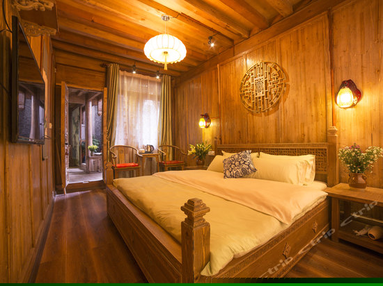 豪华大床房（二楼）