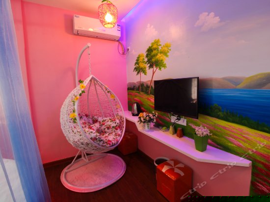 豪华吊篮圆床房