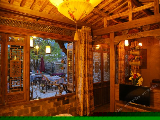 湖边豪华大床房