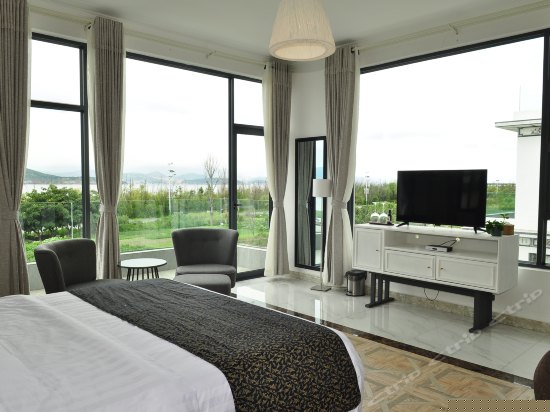 高级海景阳台大床房