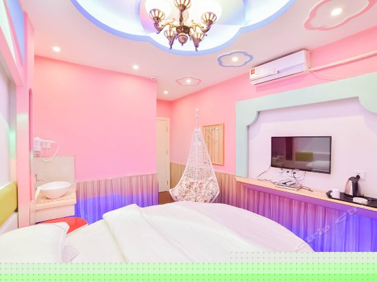 情侣主题圆床房