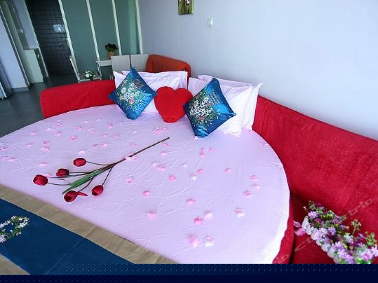 电脑海景圆床房