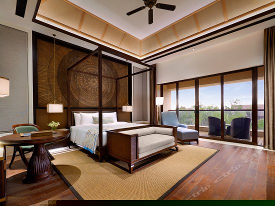 两房泳池别墅套房