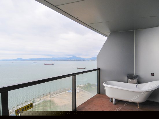 尊贵无敌蜜月套房