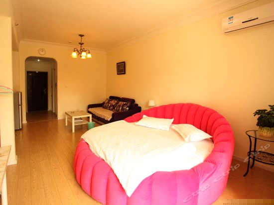 浪漫蜜月圆床婚房