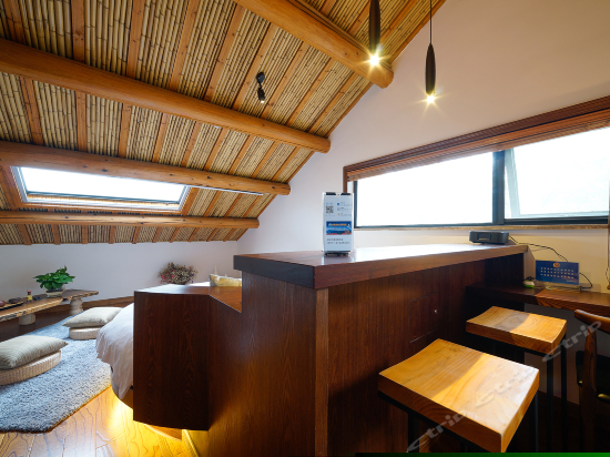 静乾（圆床星光房）