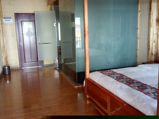 傣家风情亲子房