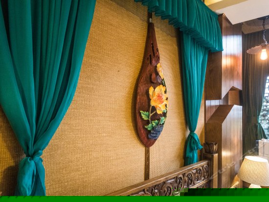 豪华阳光大床房