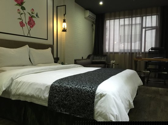 都市风情大床房