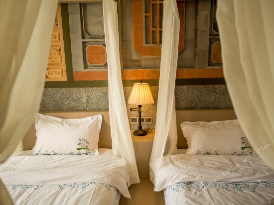 正面180°临水阳台海景标准房