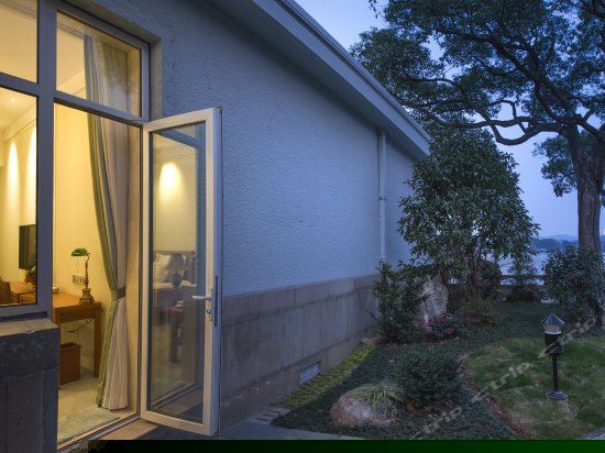 1号楼西湖景大床房A