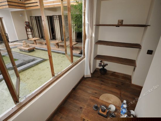 此空一楼榻榻米景观大床房