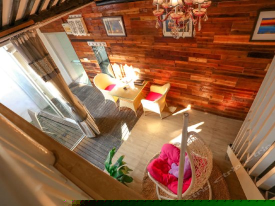 巷陌听雨家庭房