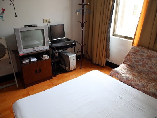 阳光大床房