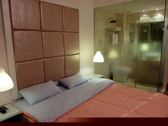 豪华阳台大床房