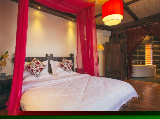 联体一复式家庭房