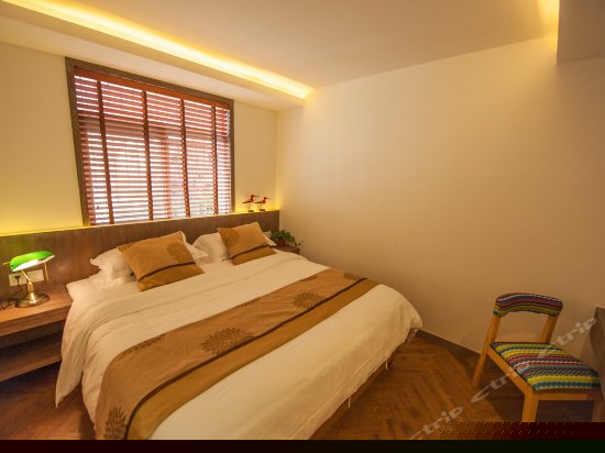 温馨大床房（103/207）