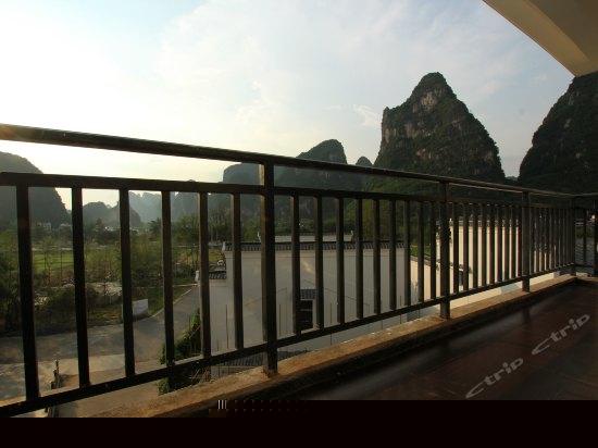 观云豪华阳台家庭房