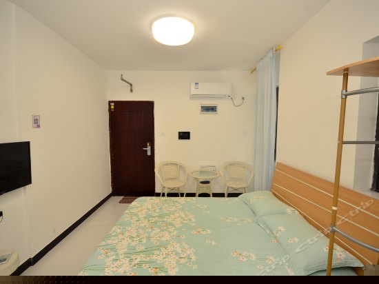 现代简约大床房