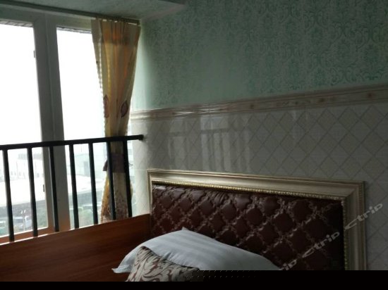 温馨大床夫妻间