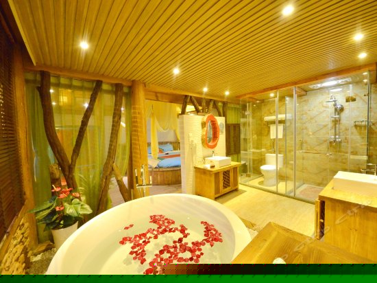 温馨情侣圆床房