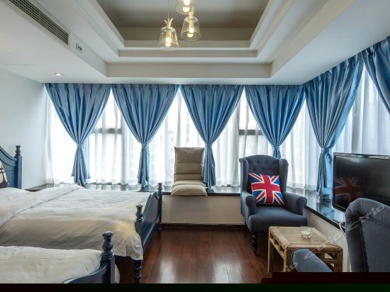 逸空间豪华四人套房