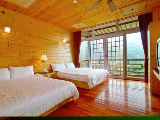 原木景观四人房