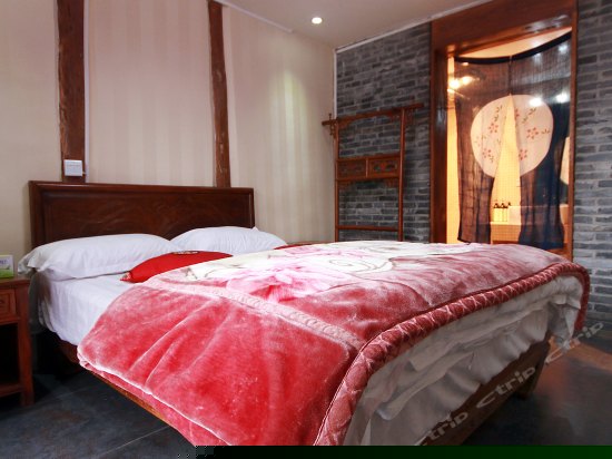 蓝花屿--小桥流水大床房102