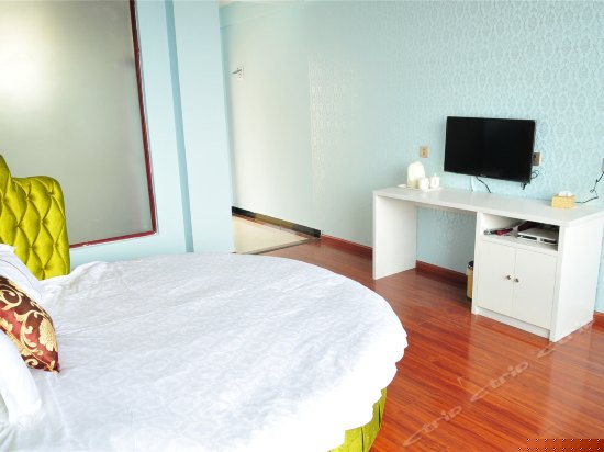 相濡以沫圆床房