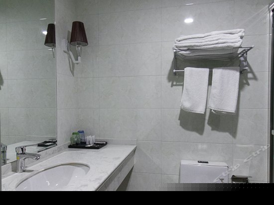 标准大床房（无窗）